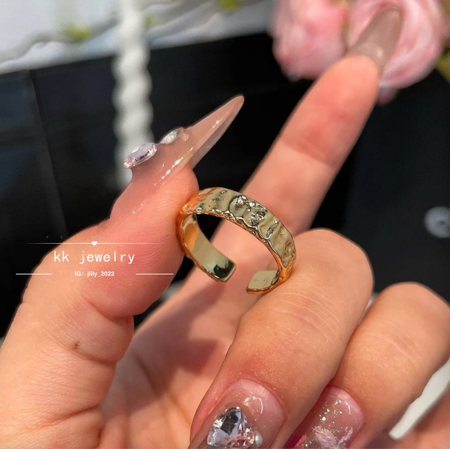 Minimalist texture ring