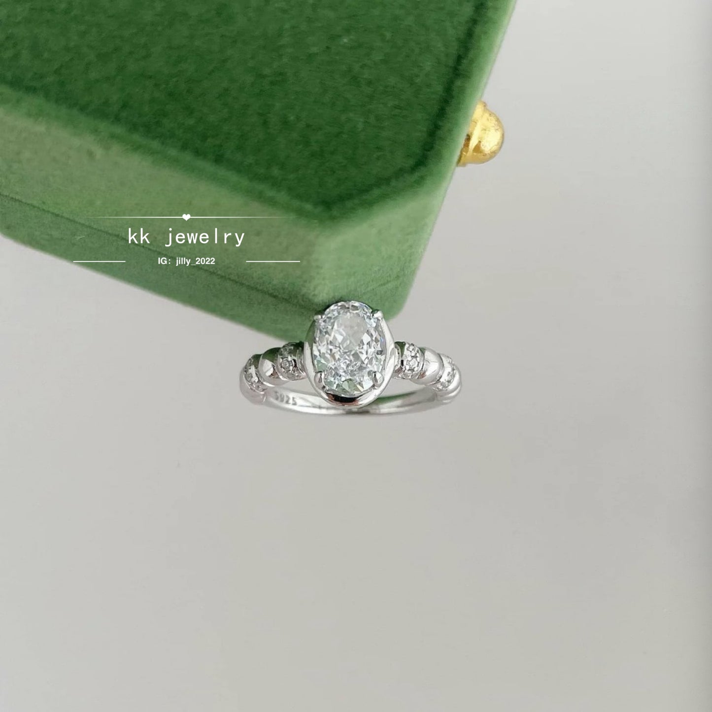 S925 Sterling Silver Oval Bubble Ice Flower Cut Ring