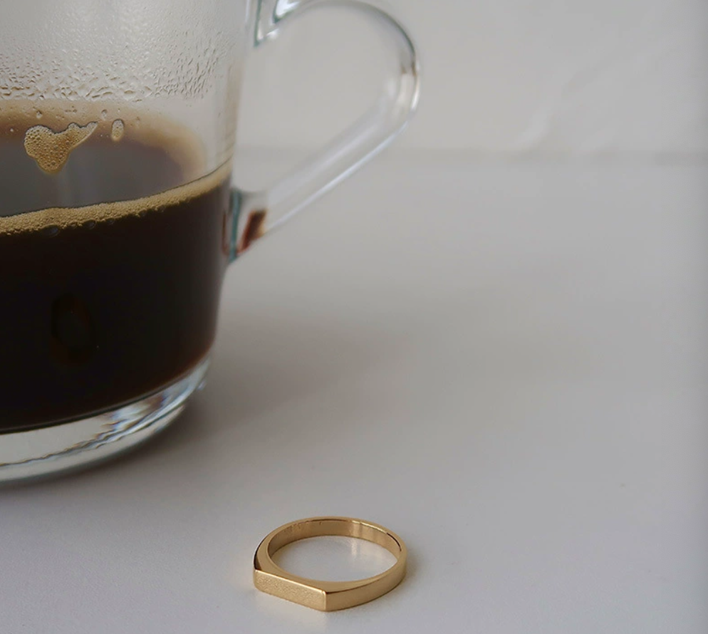 Diamond-shaped minimalist titanium and gold-plated ring