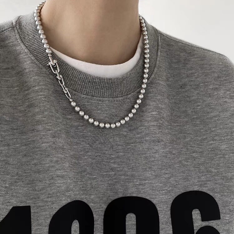 Silver-grey panelled horseshoe clasp pearl necklace