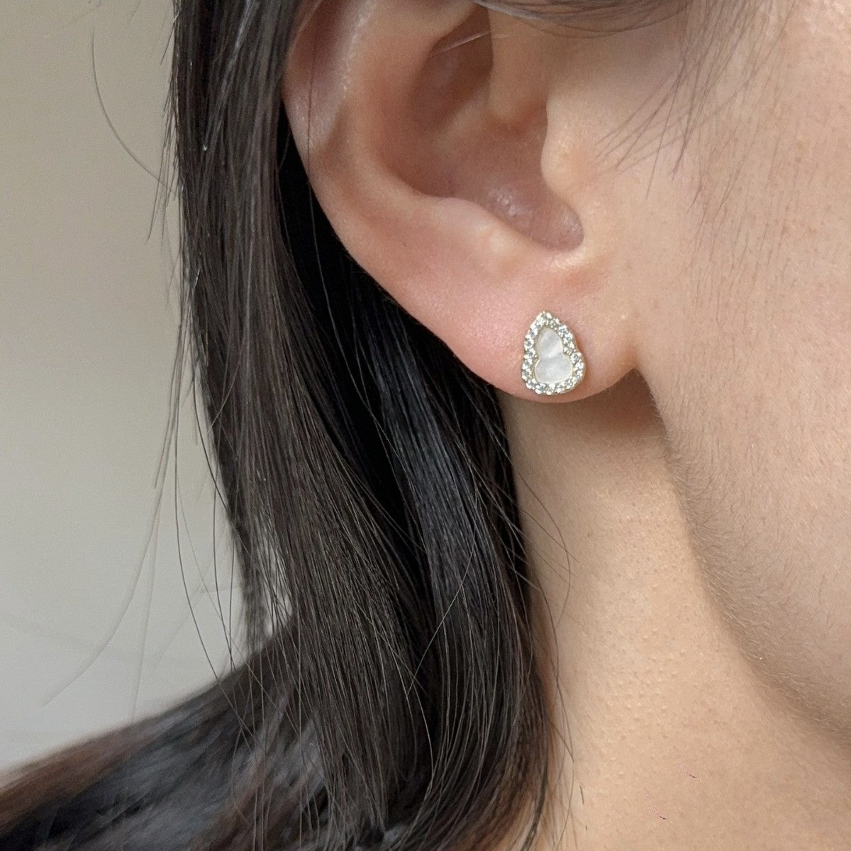 Red agate white fritillary mini gourd earrings