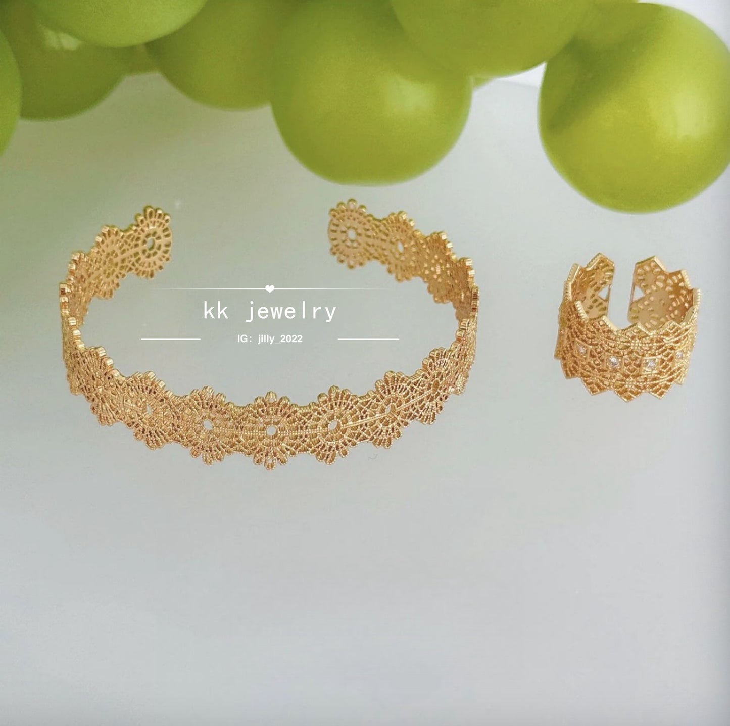 Court style crown ring hollow lace bracelet ring