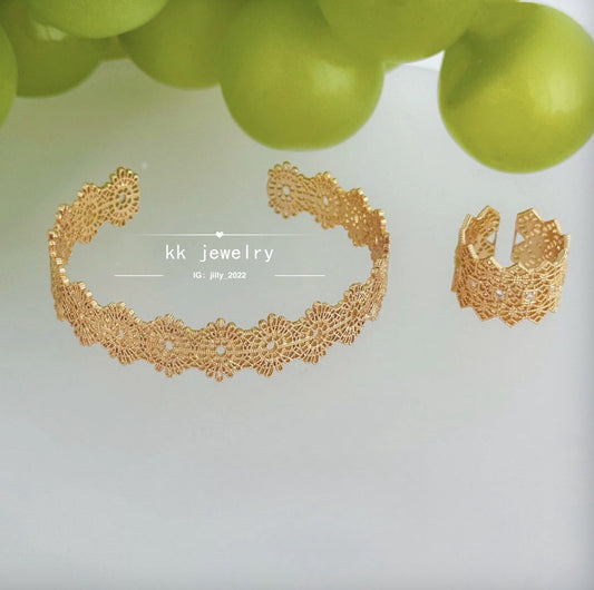 Court style crown ring hollow lace bracelet ring
