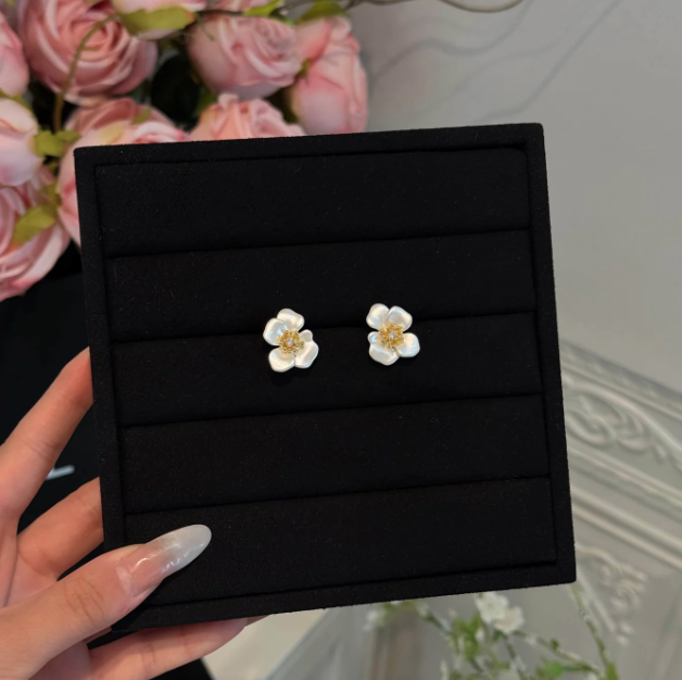 French White Pearlescent Flower Earrings