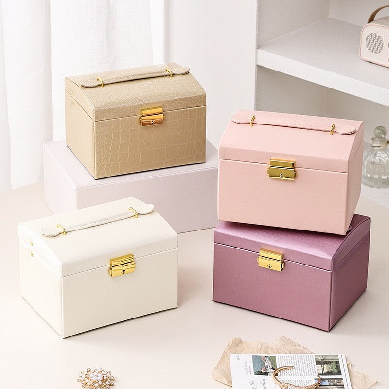 PU leather three-layer portable jewelry box for rings, earrings, necklaces, and other jewelry