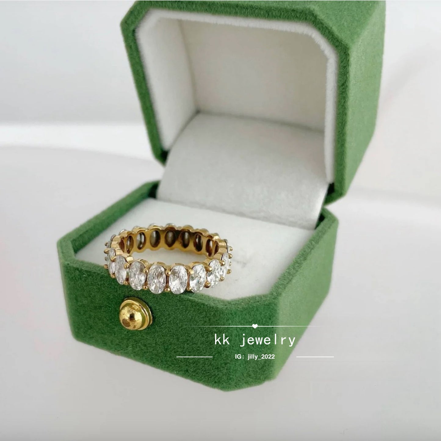 Oval full diamond ring