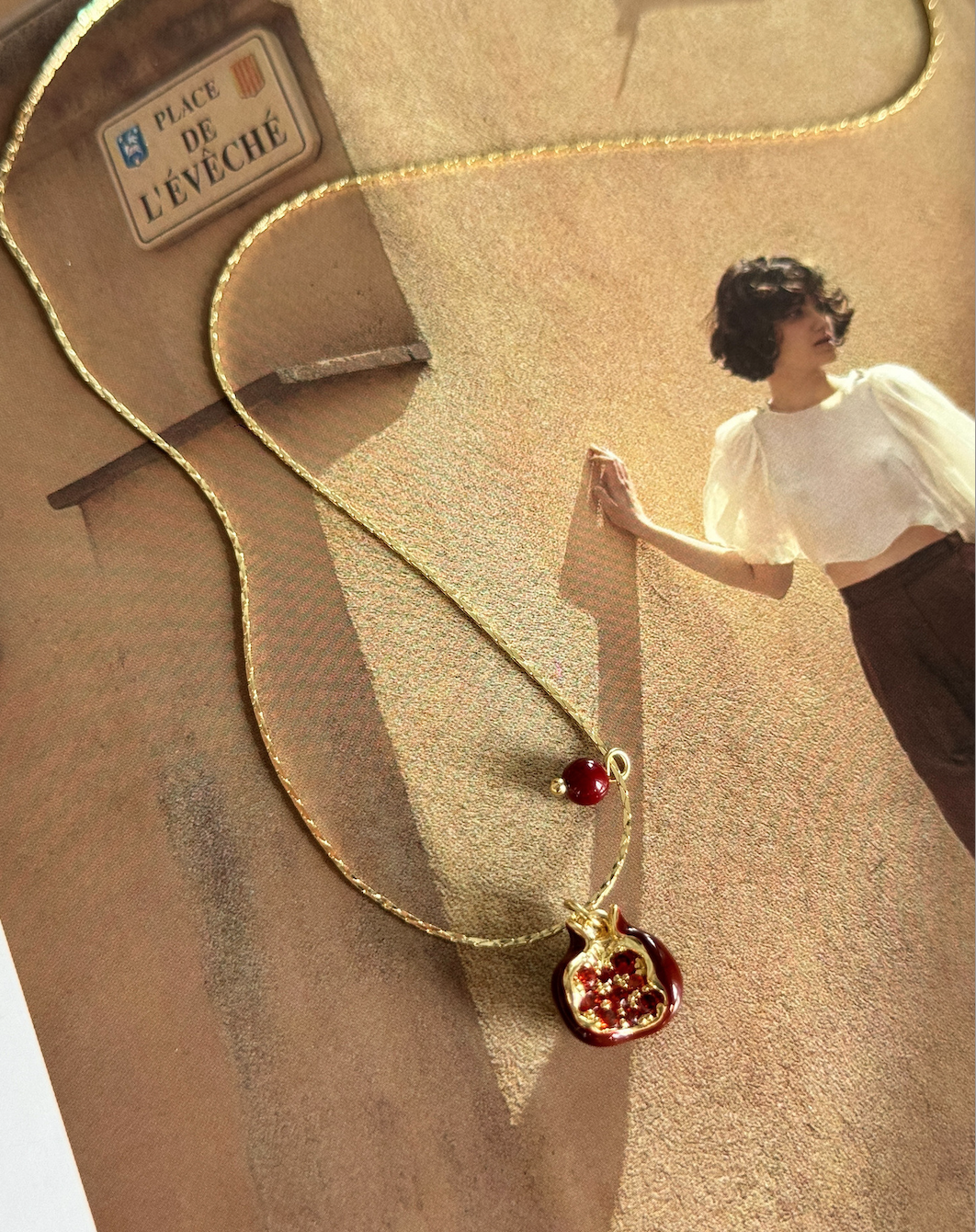 Pomegranate red bean diamond pendant necklace