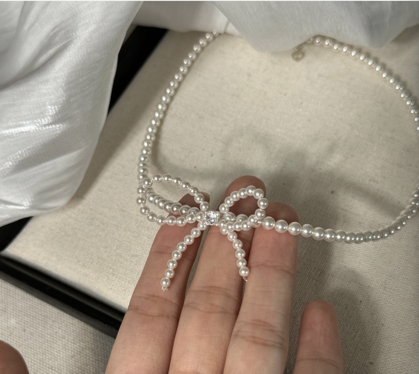 Sterling silver bow faux pearl gentle necklace