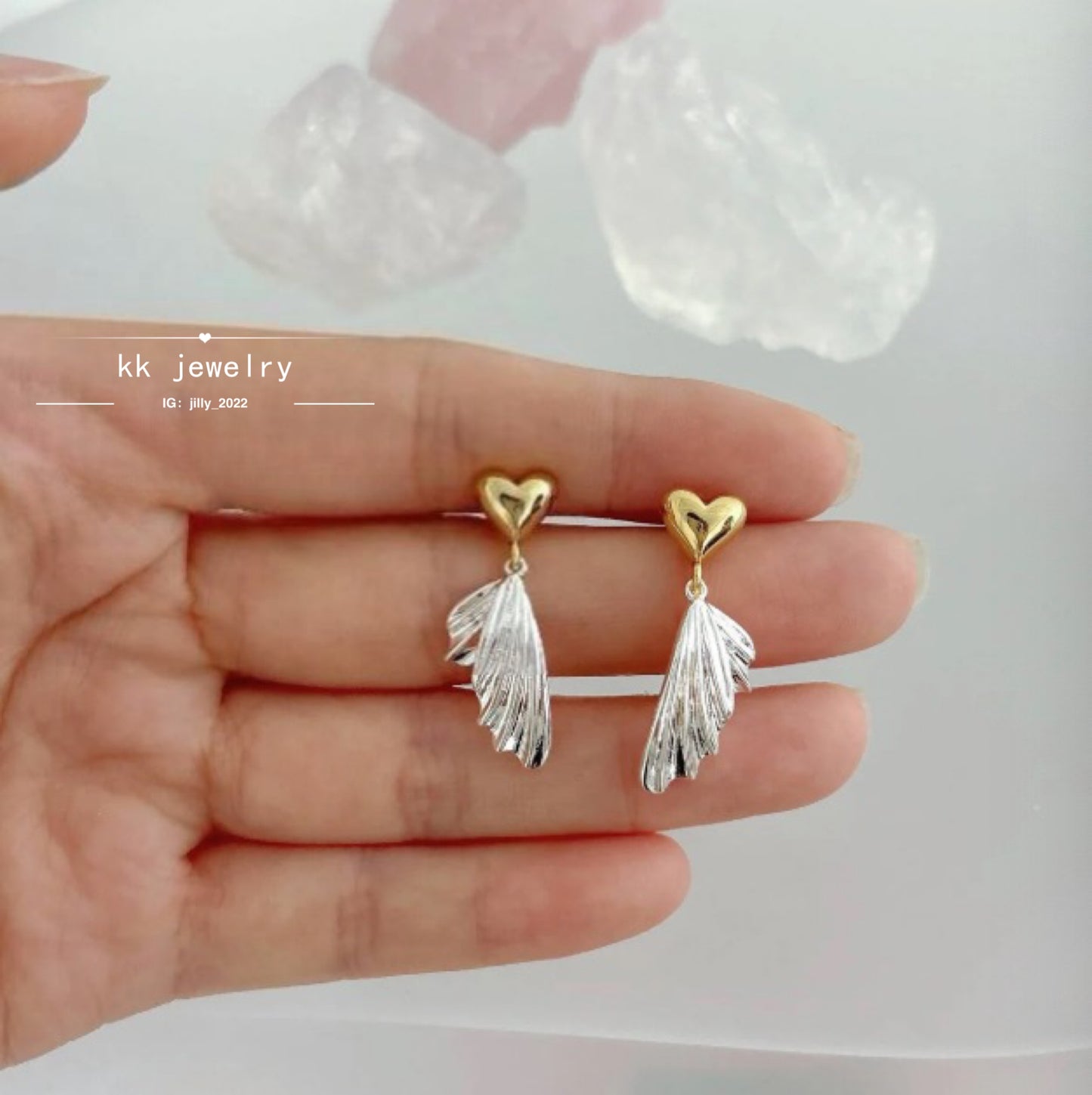 Premium love feather stud earrings