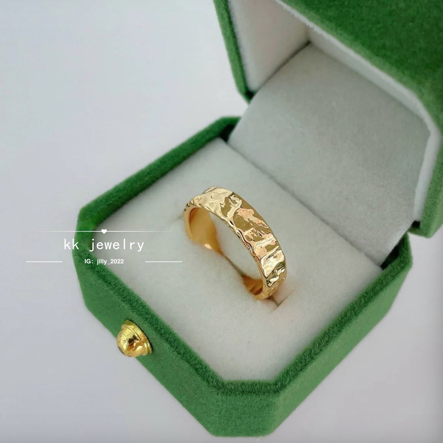 Minimalist texture ring