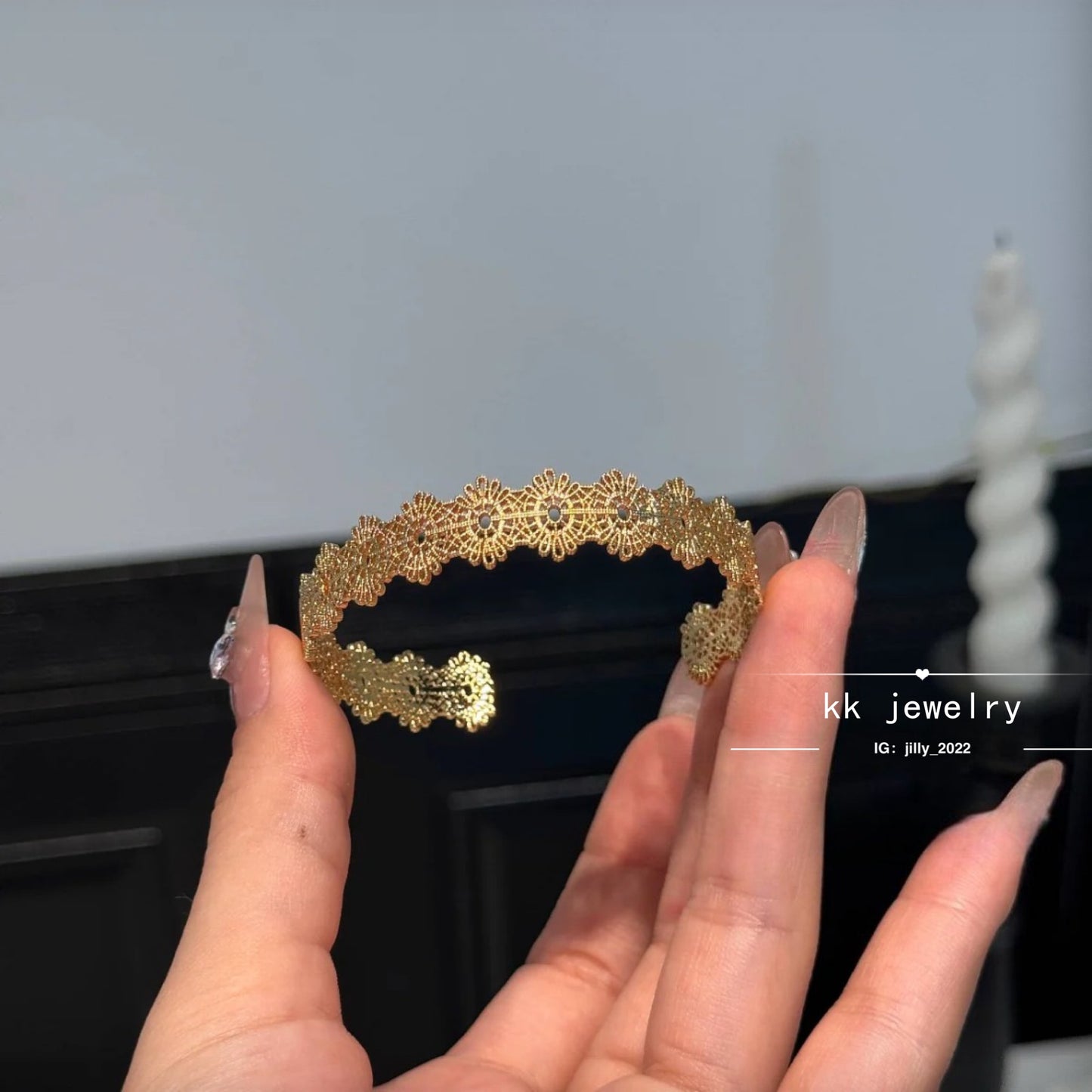 Court style crown ring hollow lace bracelet ring