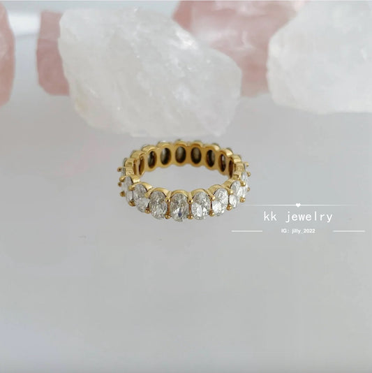 Oval full diamond ring