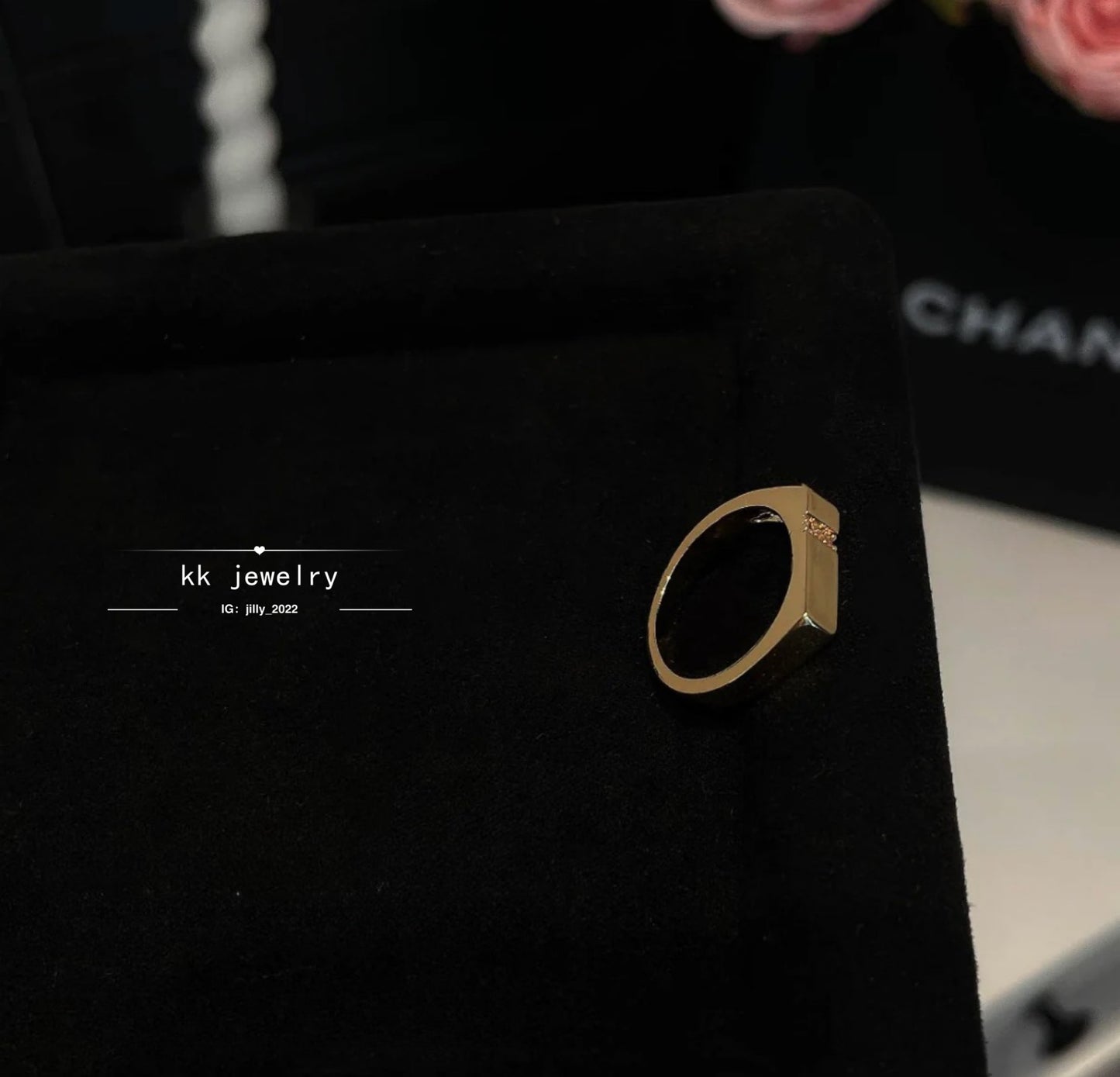 High texture cut line ring