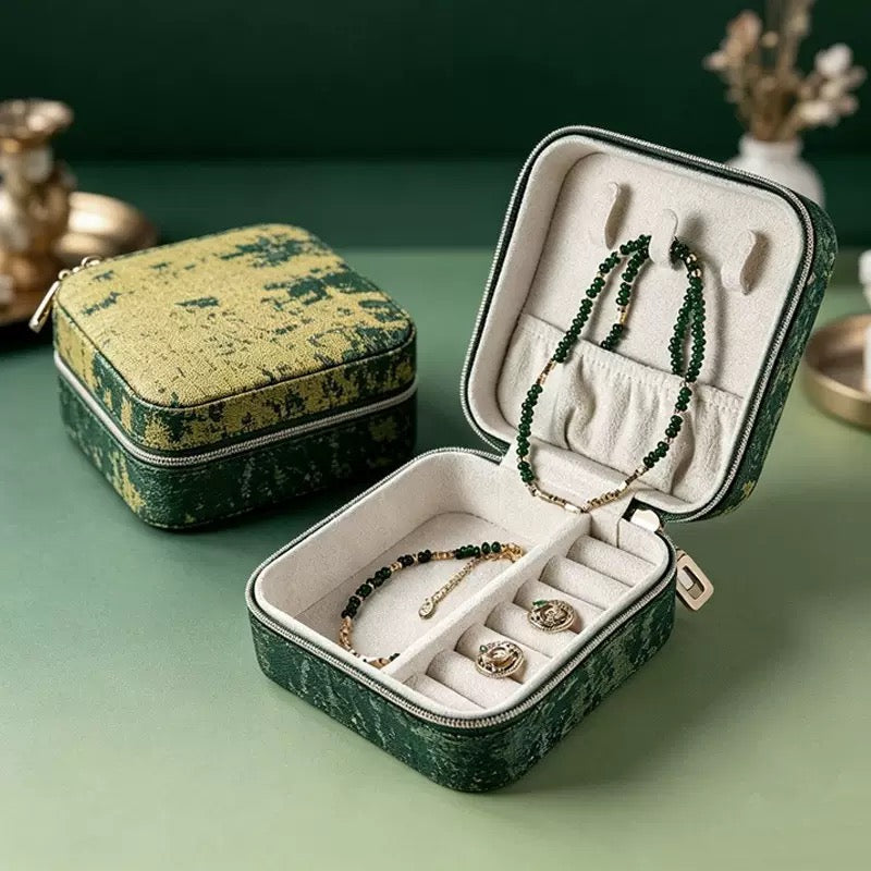 Chinese-style portable jewelry box, elegant retro embroidered jewelry storage box for earrings, necklaces, bracelets, and other ornaments