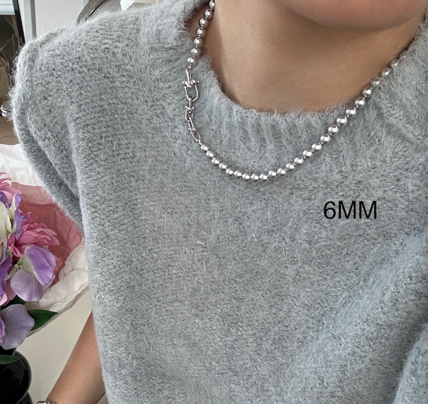 Silver-grey panelled horseshoe clasp pearl necklace