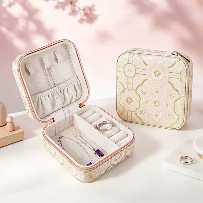Chinese-style portable jewelry box, elegant retro embroidered jewelry storage box for earrings, necklaces, bracelets, and other ornaments