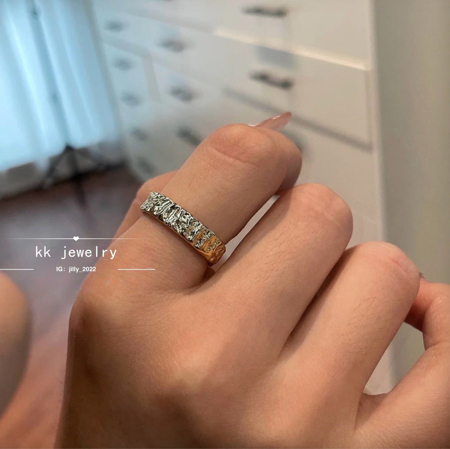 Minimalist texture ring