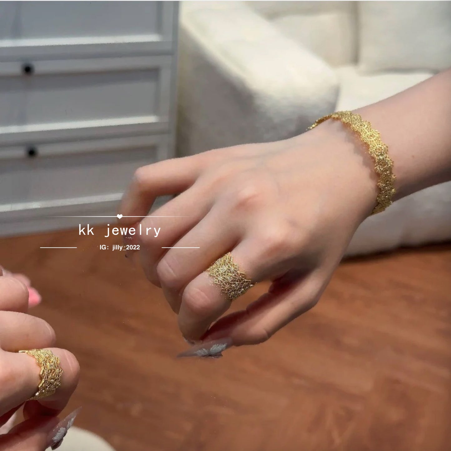 Court style crown ring hollow lace bracelet ring