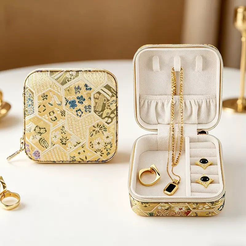 Chinese-style portable jewelry box, elegant retro embroidered jewelry storage box for earrings, necklaces, bracelets, and other ornaments