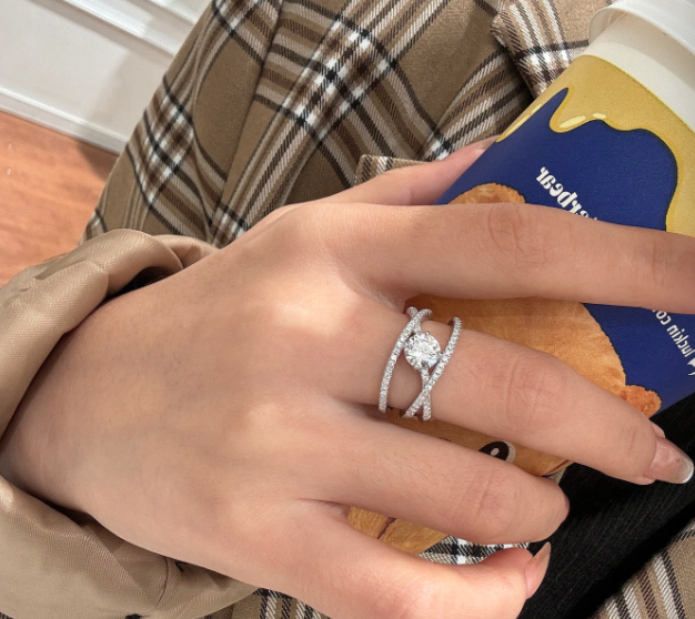 925 silver one-carat crossover cut-out ring