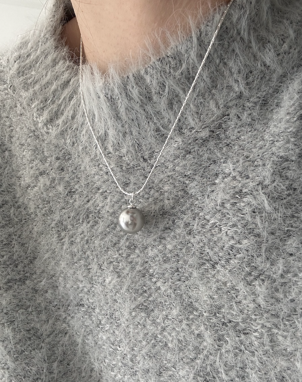 Faux pearl off-white single pendant necklace Covered in sterling silver