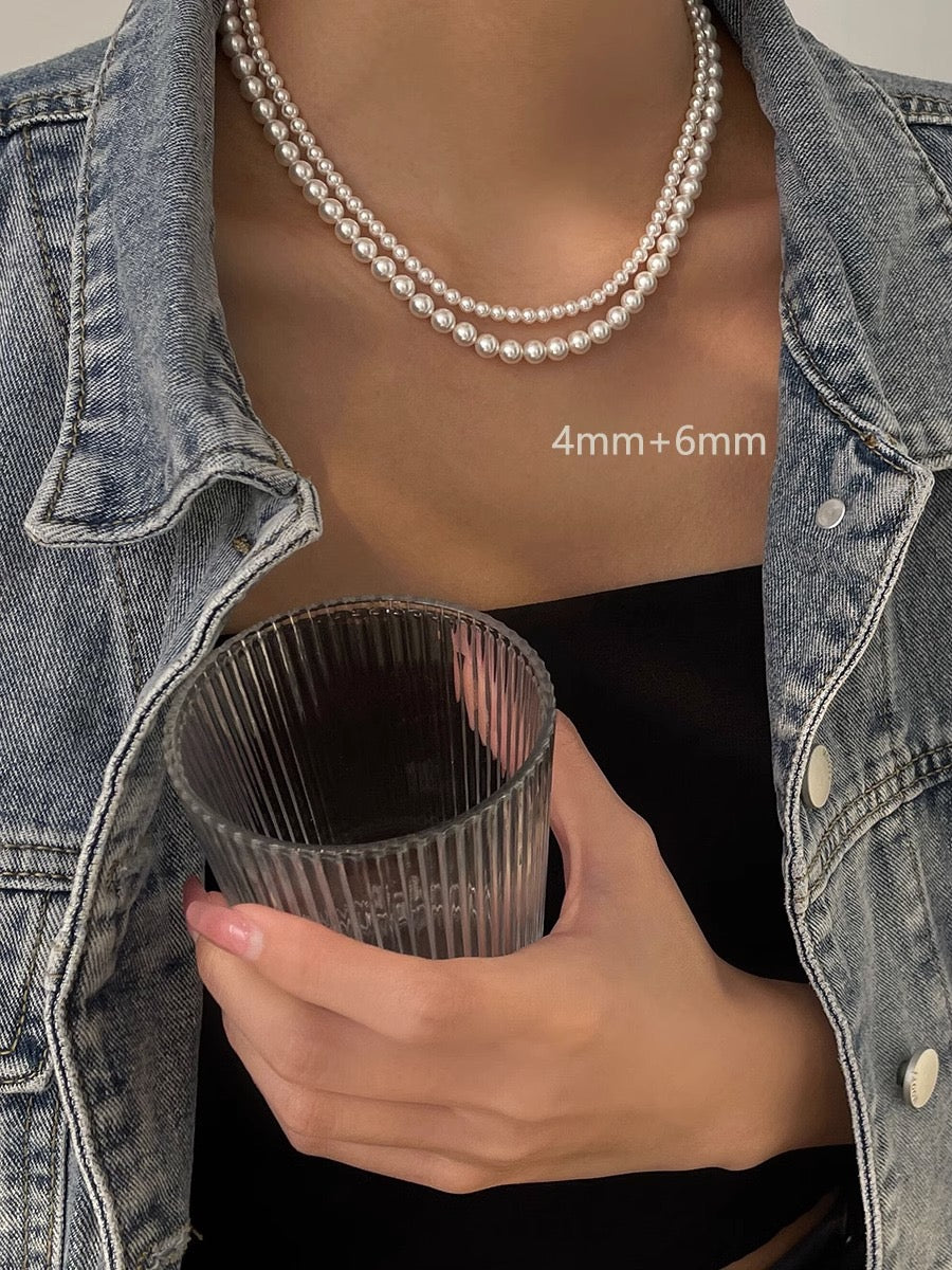 Super textured!! Faux pearl necklace