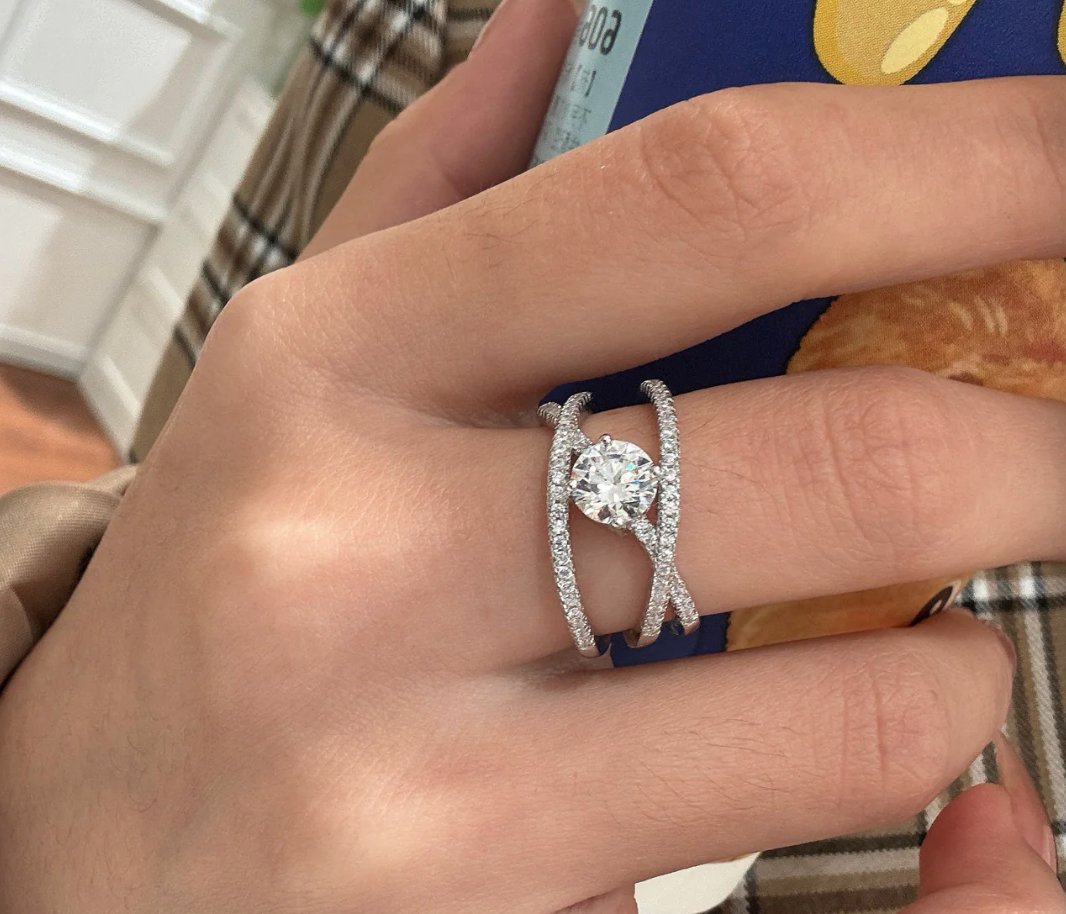 925 silver one-carat crossover cut-out ring