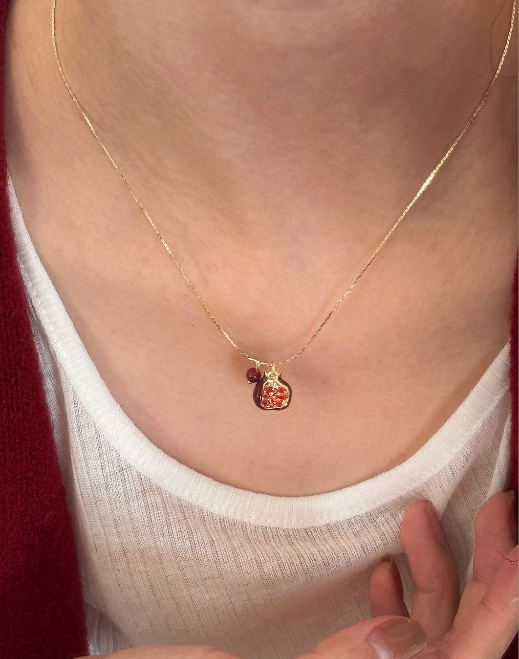 Pomegranate red bean diamond pendant necklace