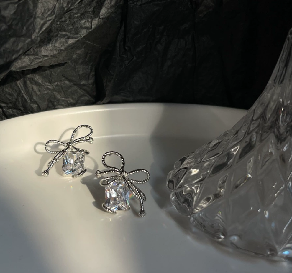 Bow baguette diamond zircon silver pin stud earrings