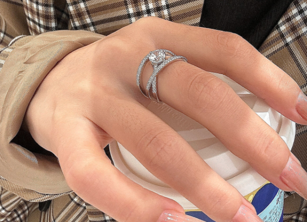 925 silver one-carat crossover cut-out ring