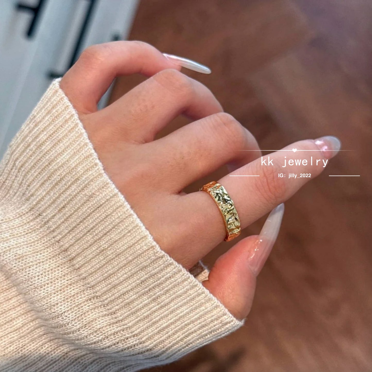 Minimalist texture ring