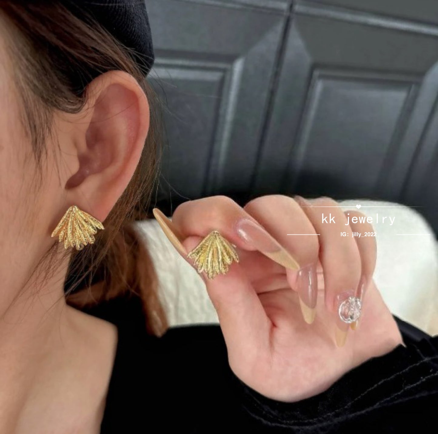 Compact high-quality texture stud earrings