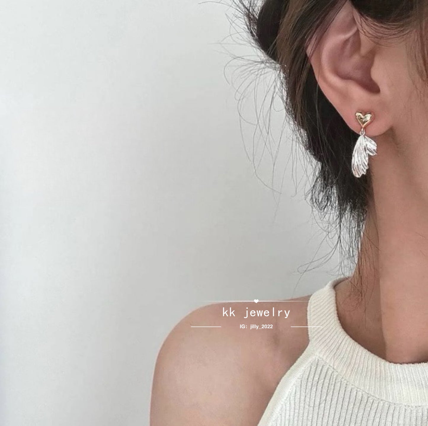 Premium love feather stud earrings