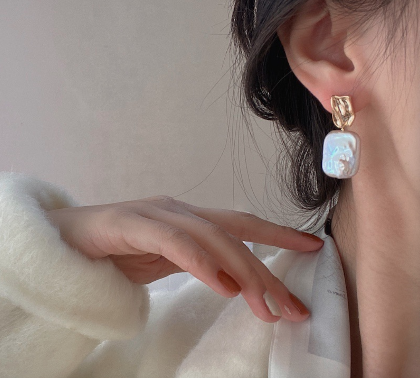 Natural Baroque pearl earrings