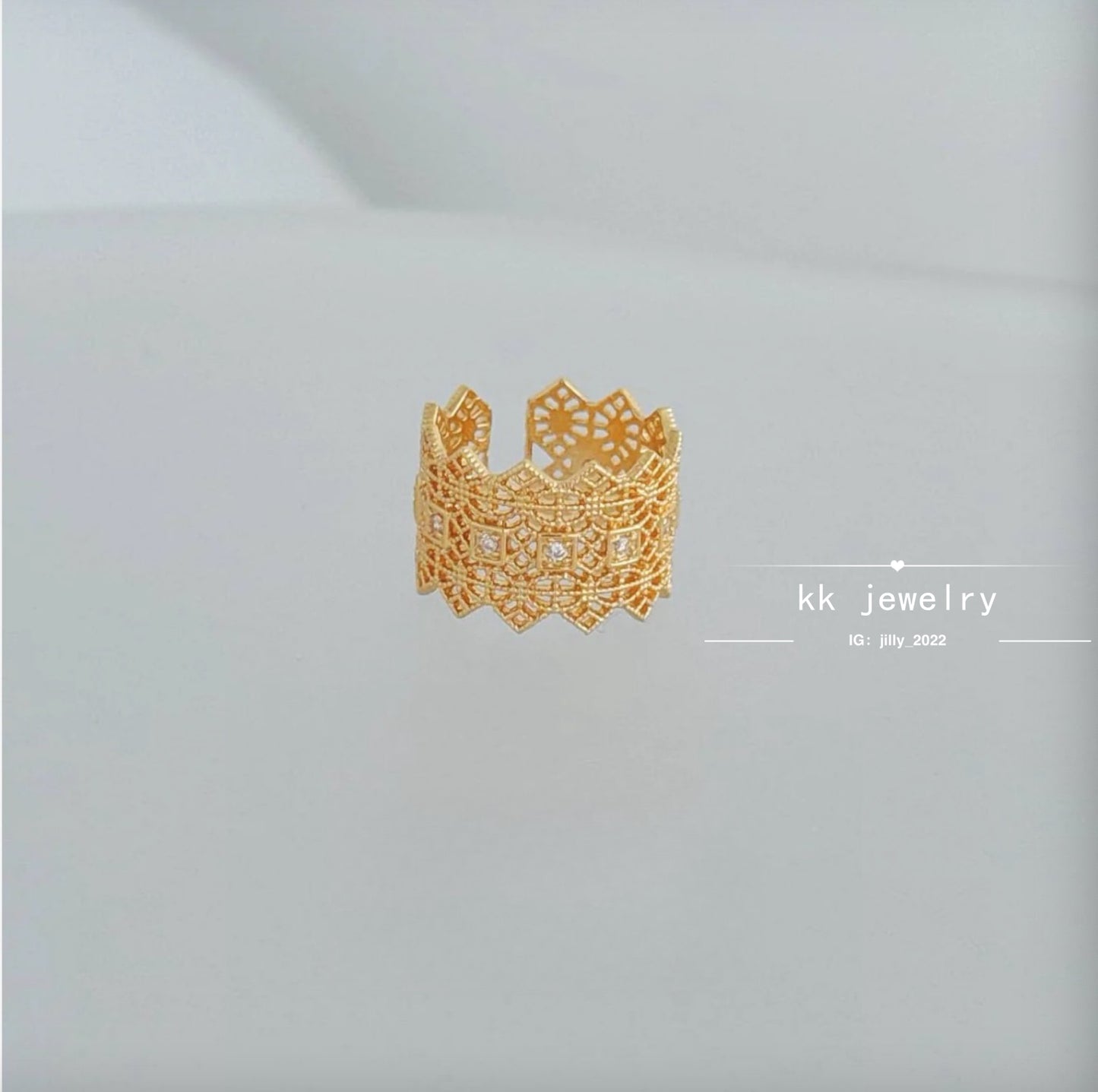 Court style crown ring hollow lace bracelet ring