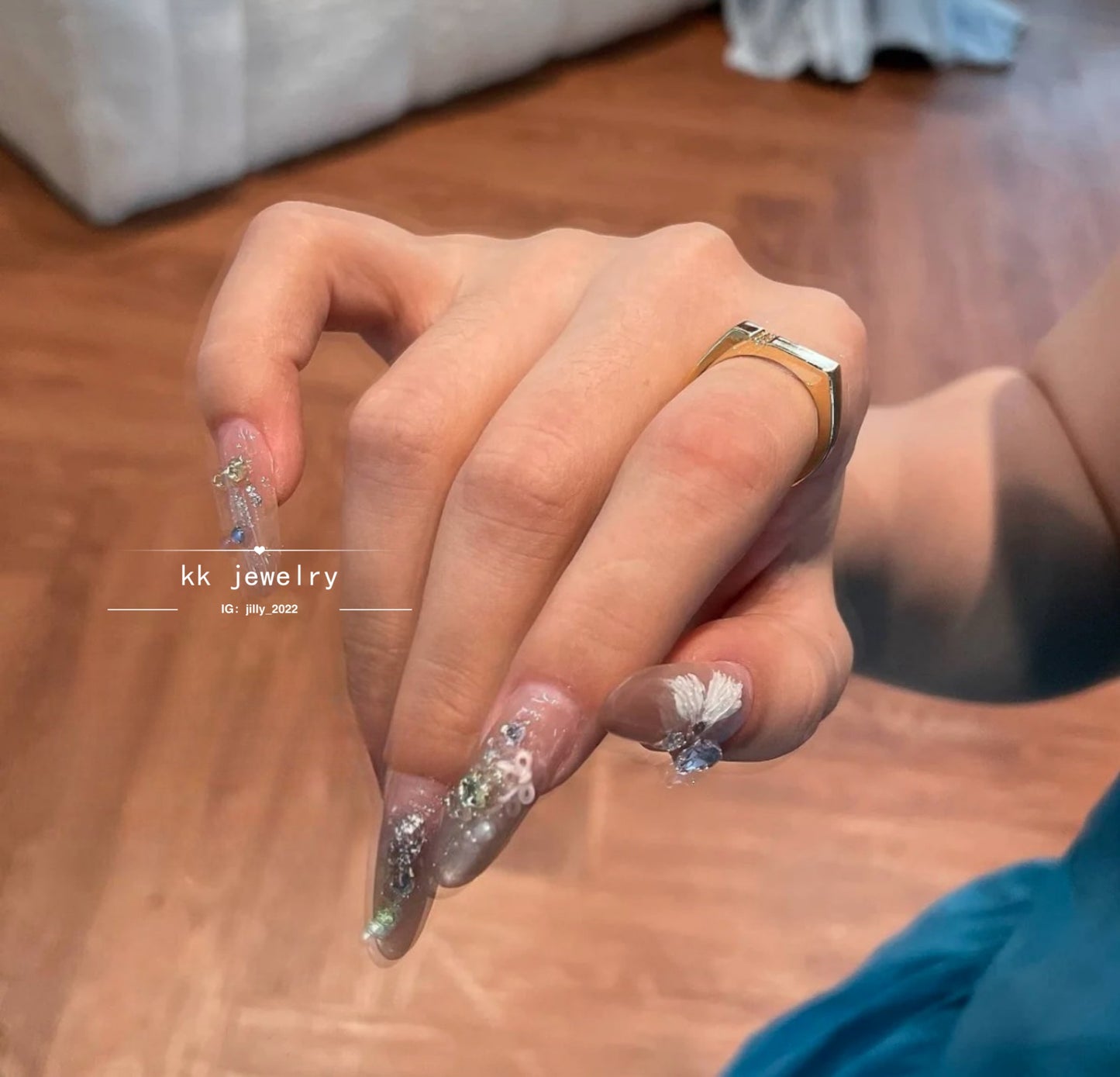 High texture cut line ring