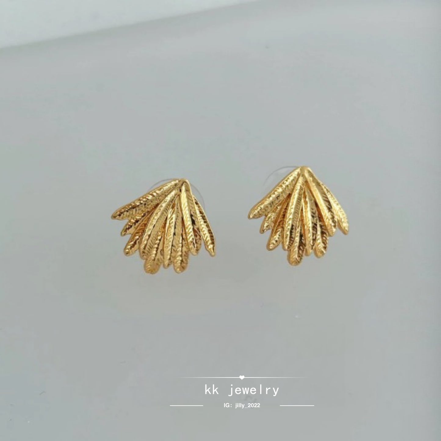 Compact high-quality texture stud earrings