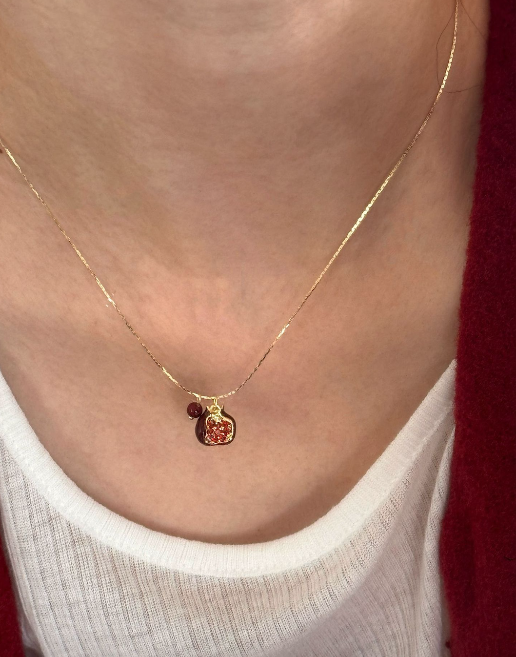 Pomegranate red bean diamond pendant necklace