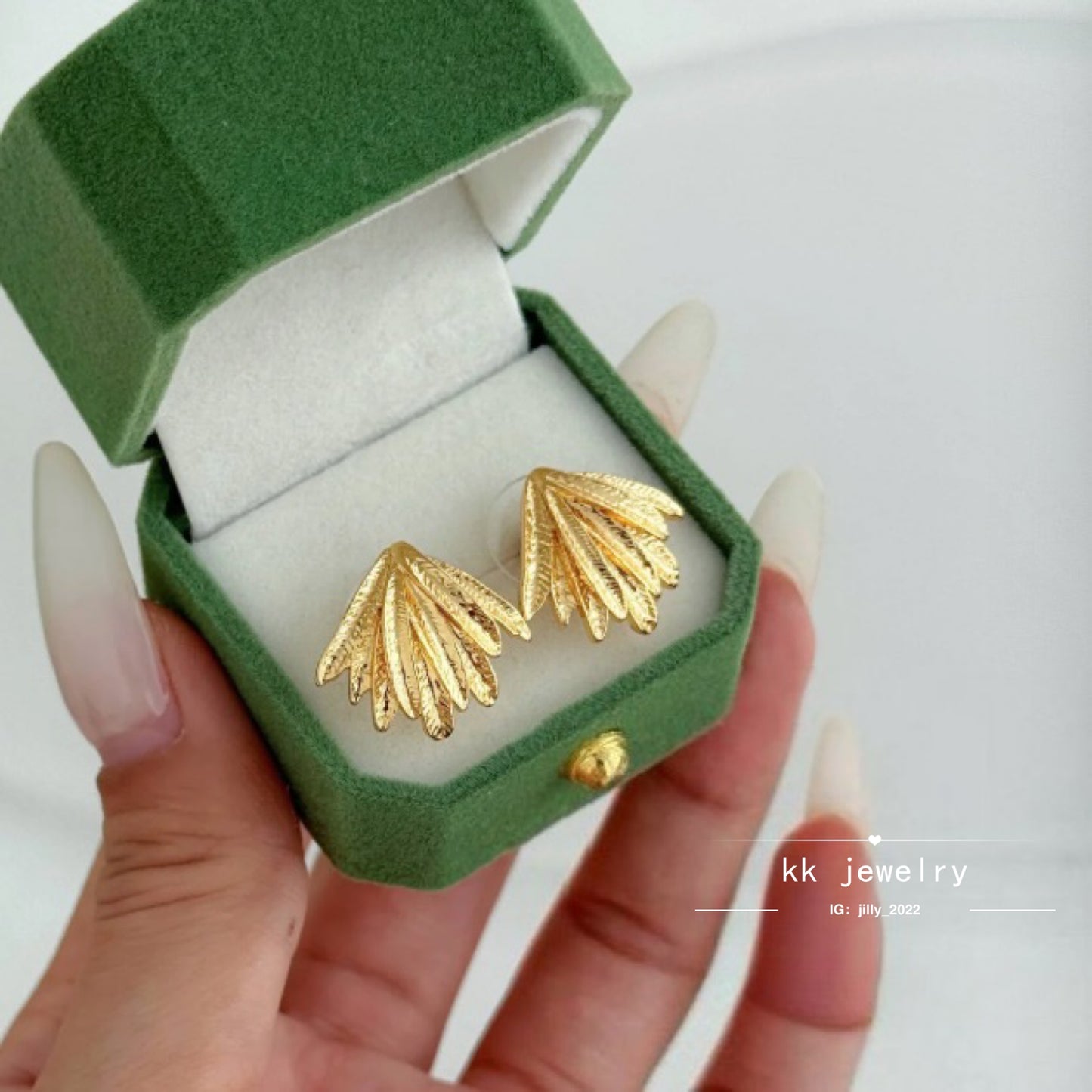 Compact high-quality texture stud earrings