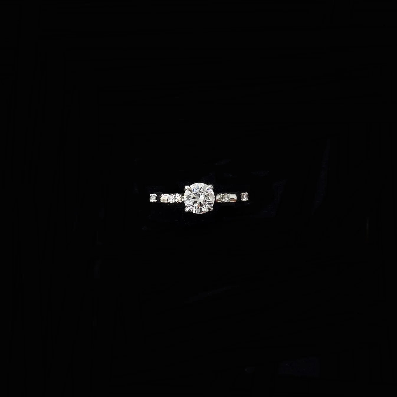 925 silver design strong four-prong round diamond ring