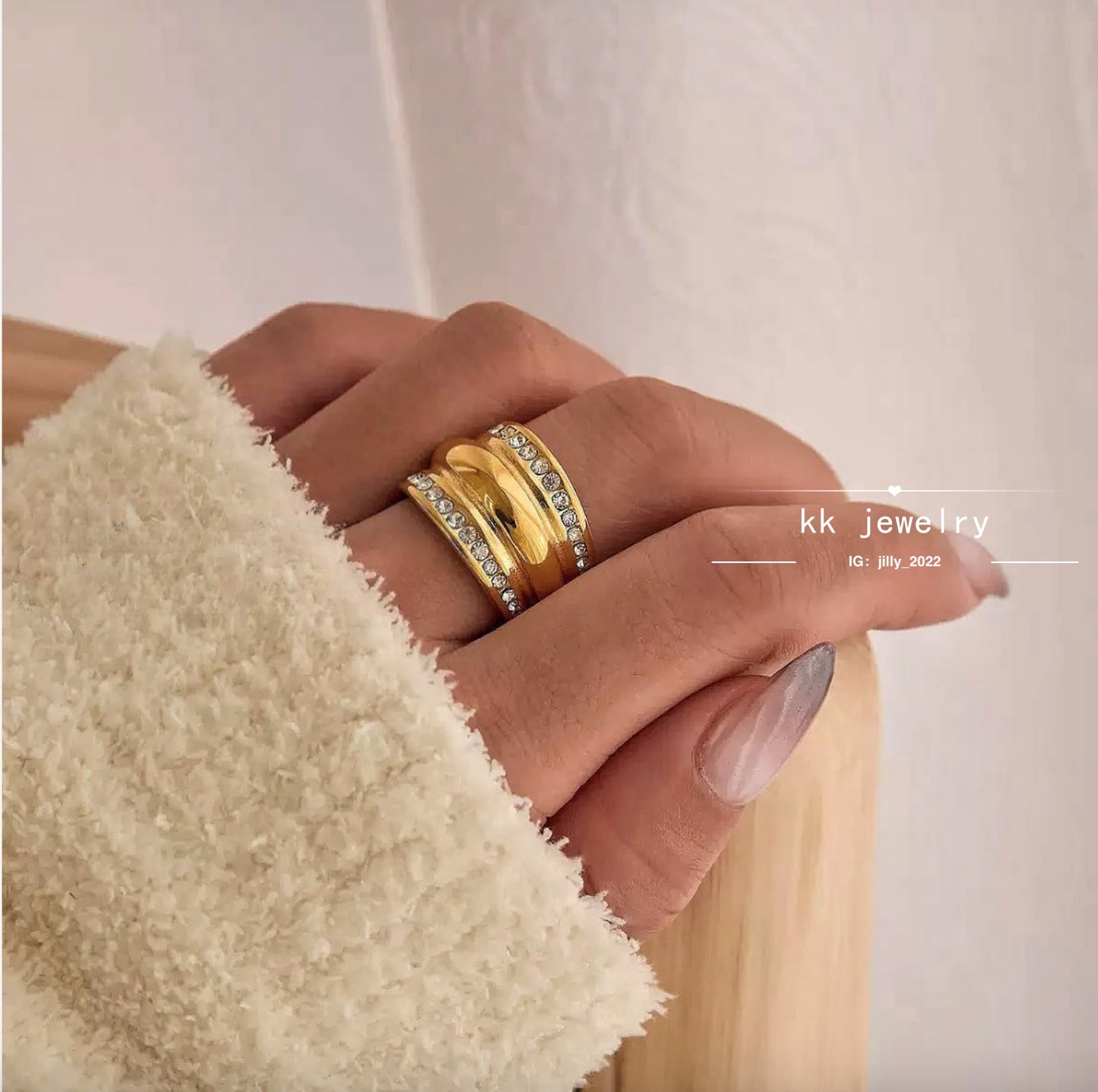 Exquisite Pearl Row Diamond Ring