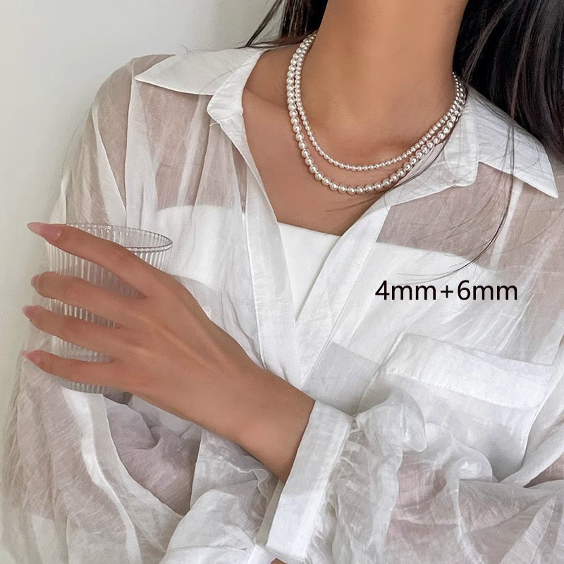 Super textured!! Faux pearl necklace