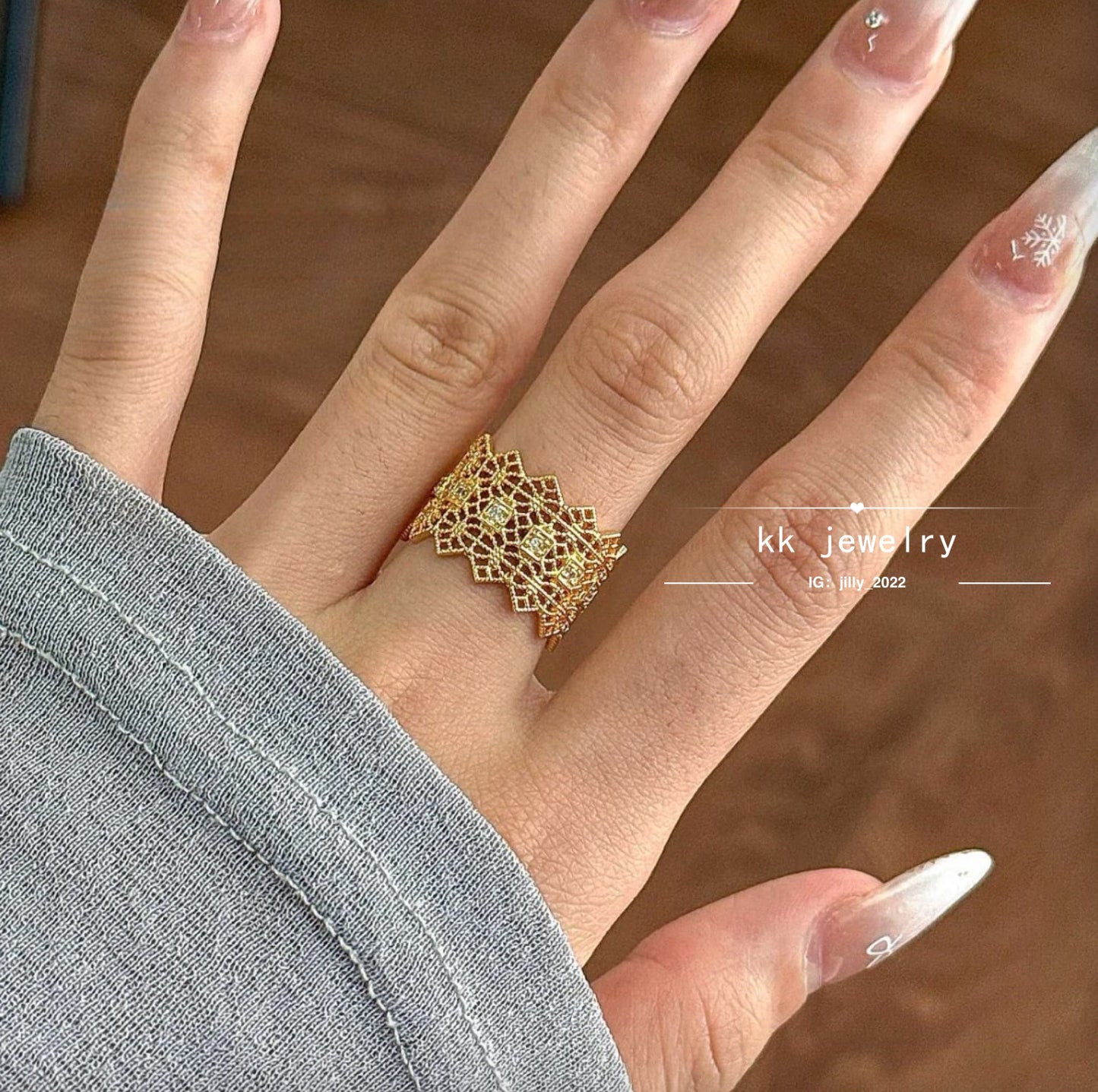 Court style crown ring hollow lace bracelet ring