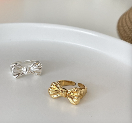 Super color retention! Metal bow ring