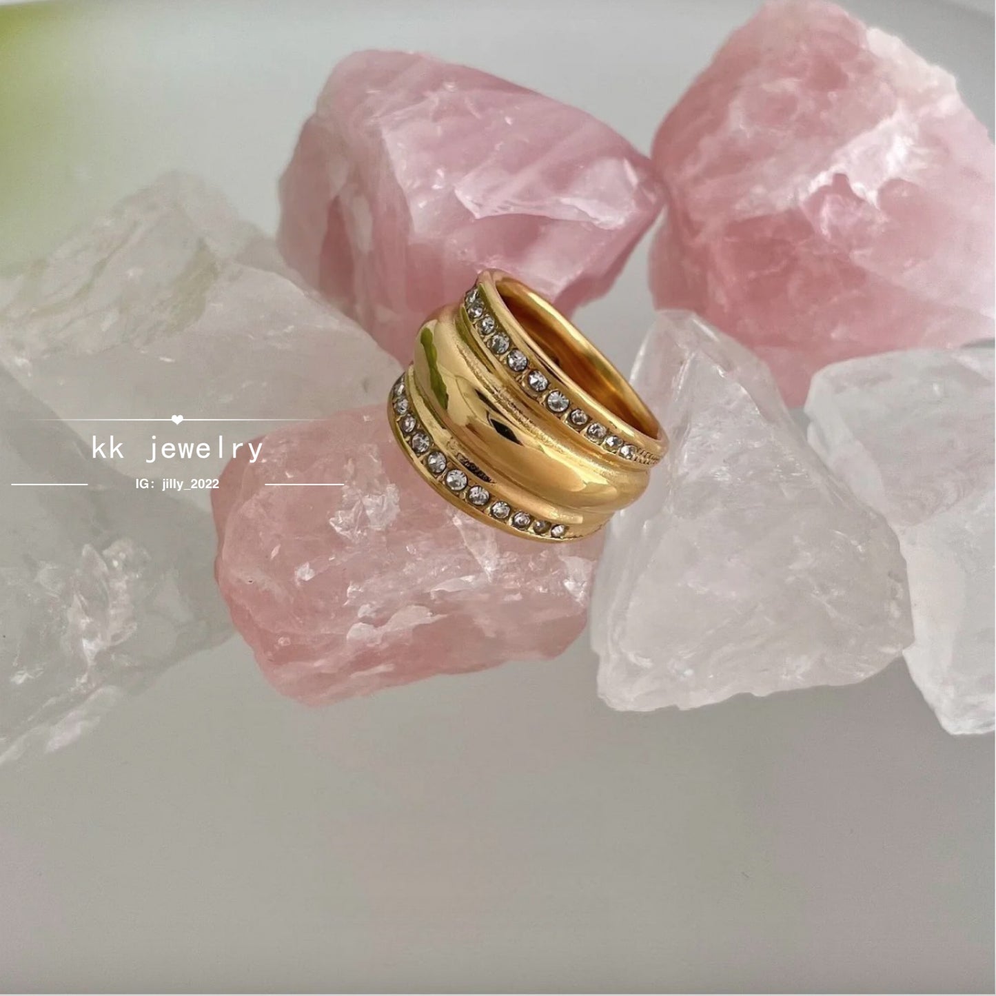 Exquisite Pearl Row Diamond Ring