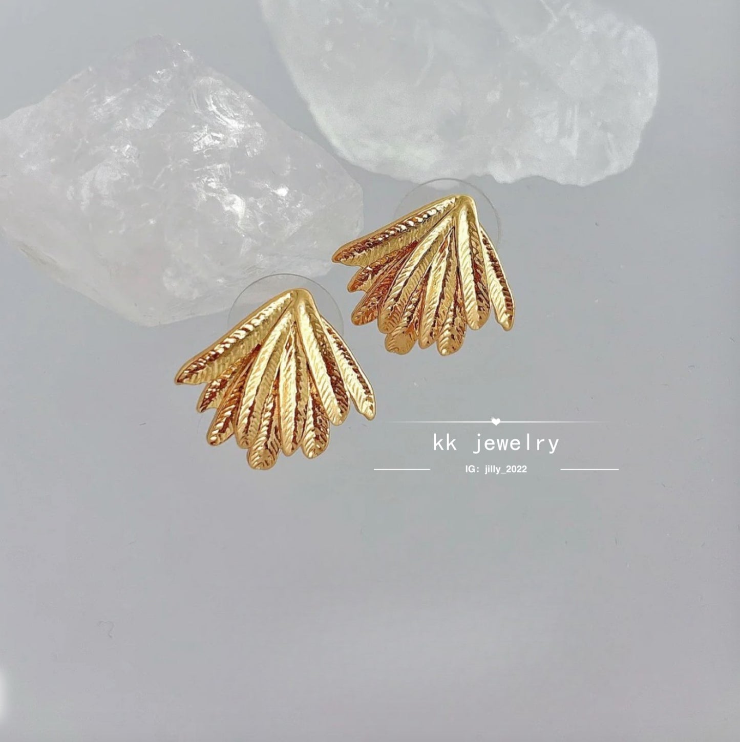 Compact high-quality texture stud earrings
