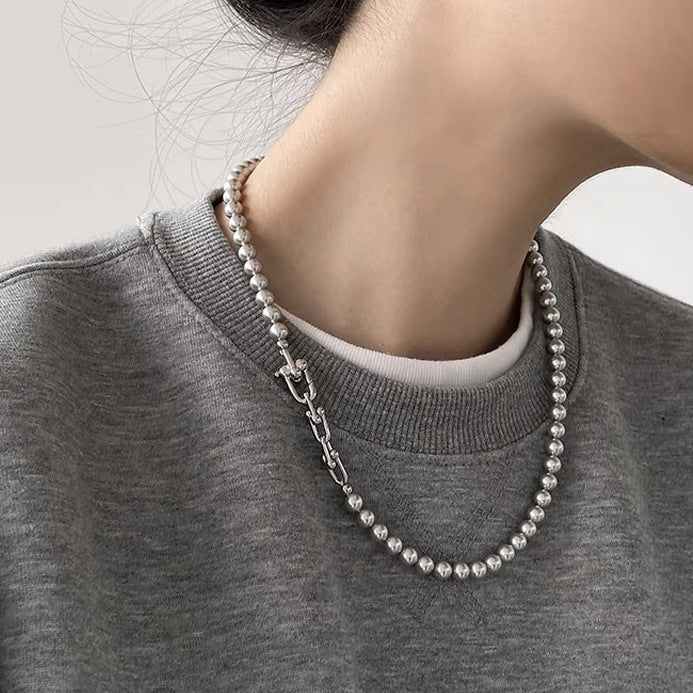 Silver-grey panelled horseshoe clasp pearl necklace