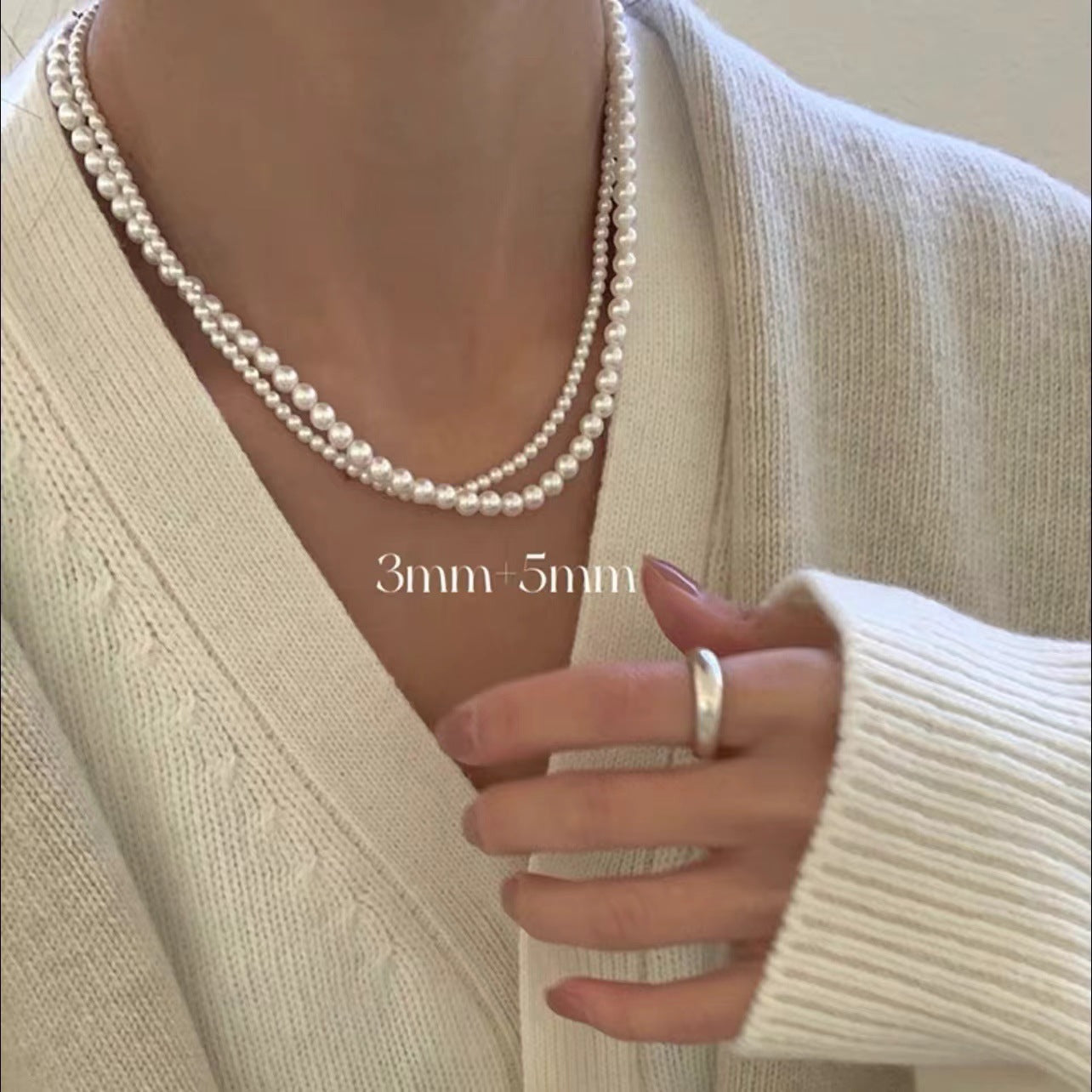 Super textured!! Faux pearl necklace