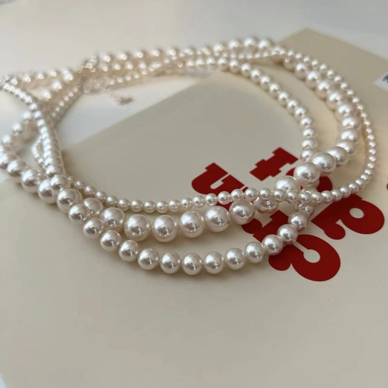 Super textured!! Faux pearl necklace