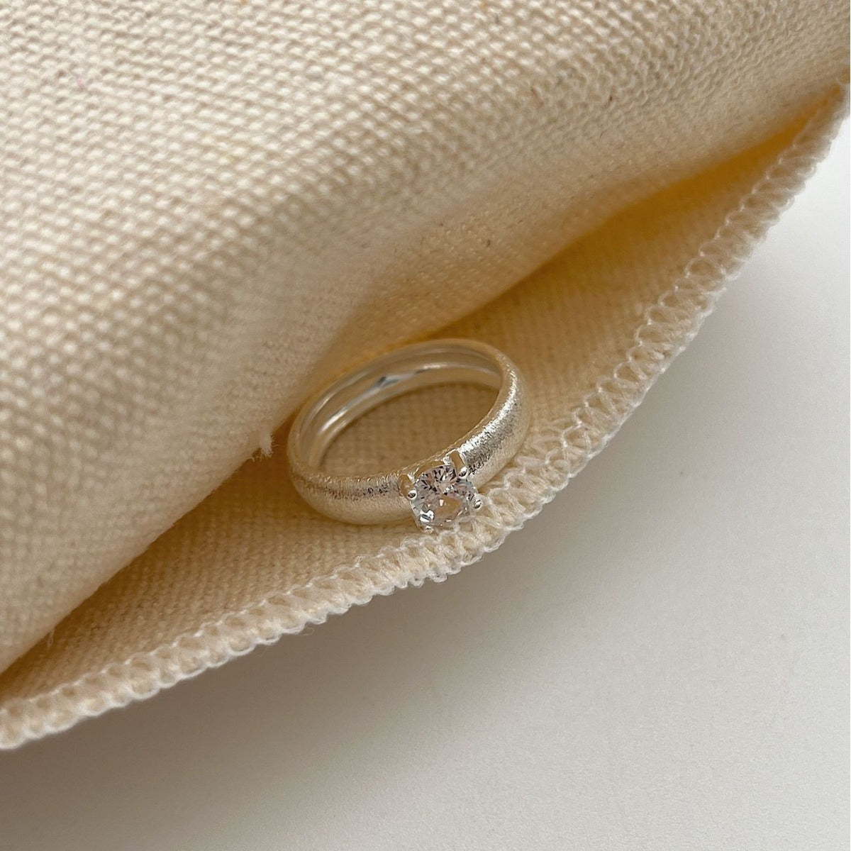 925 silver Guru zircon plain ring